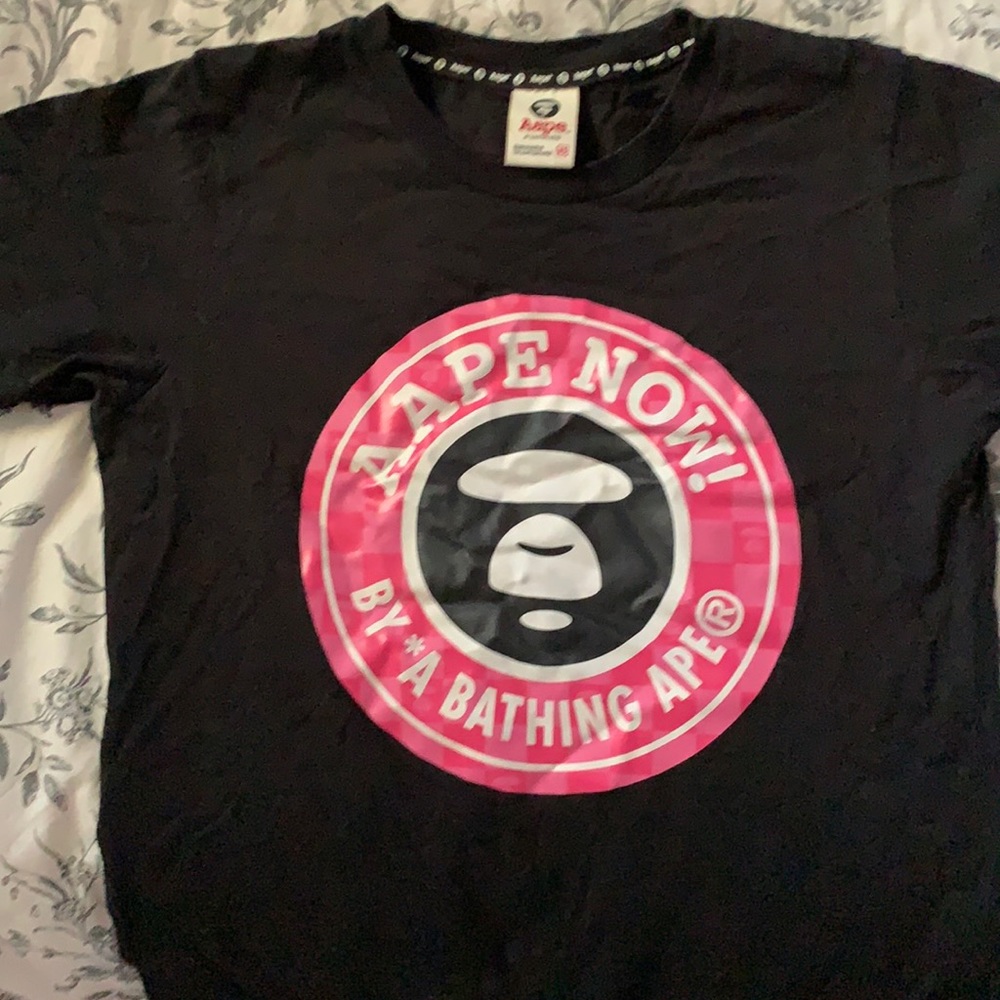 bape women’s xtra small t-shirt